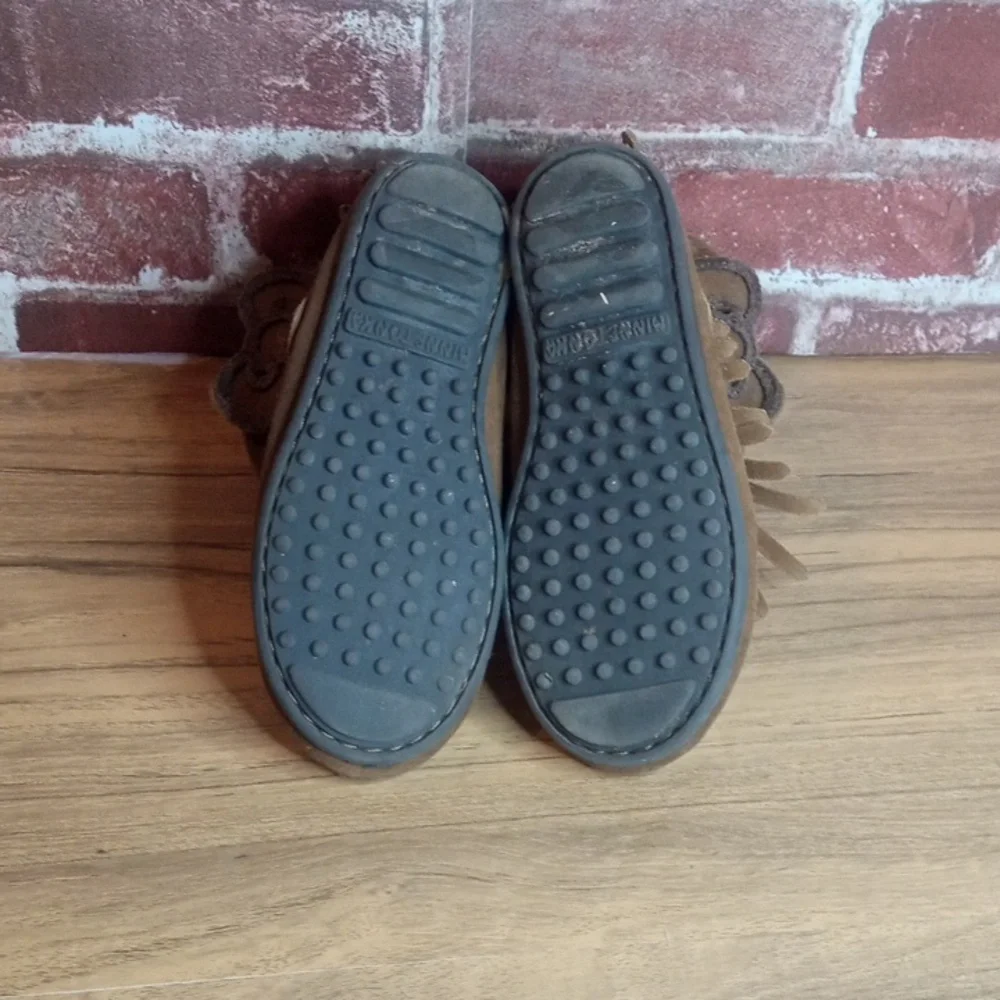 Minnetonka Hello Kitty Moccasins Ankle Booties Girls Size 11 Brown Suede